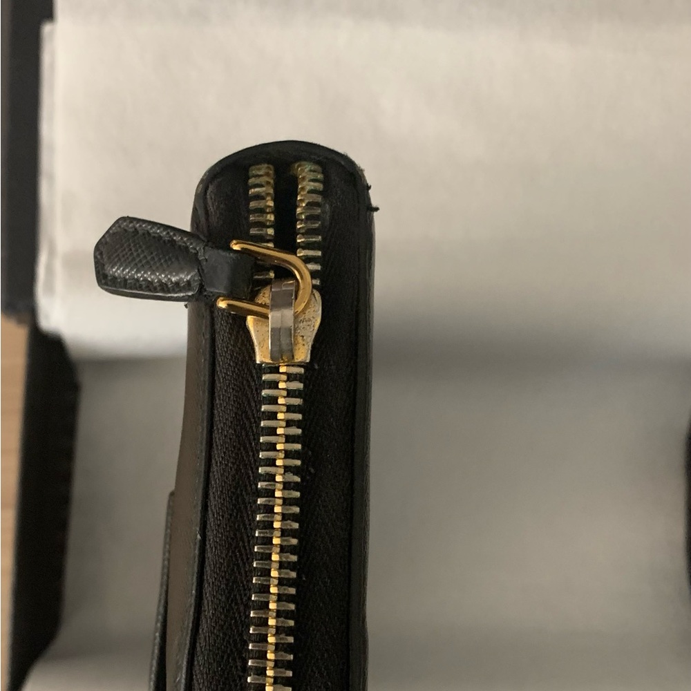 Authentic Preloved Prada Saffiano Fiocco Wallet with original box and cards - Picture 6 of 7